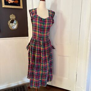 Size medium Vintage Vibrant Plaid button down Dress, bows on pockets, EUC